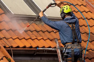 Démoussage et hydrofuge de toiture à Claveisolles